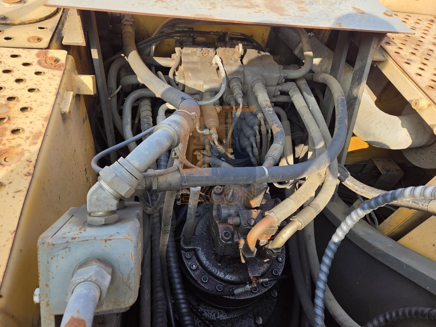 2011 VOLVO 290B PRIME