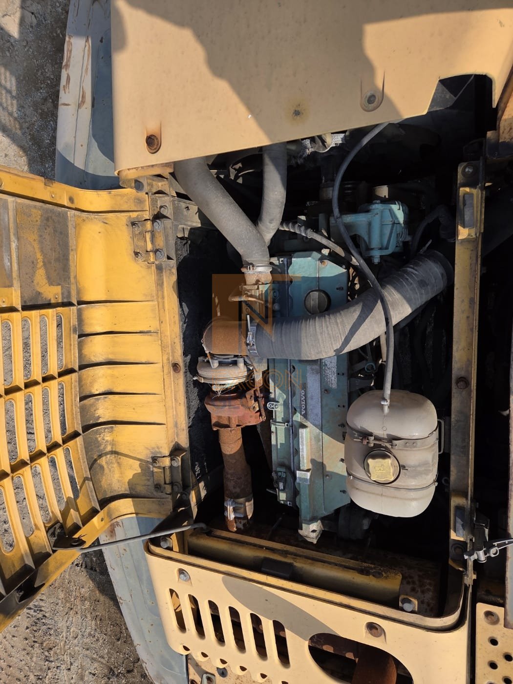 2011 VOLVO 290B PRIME