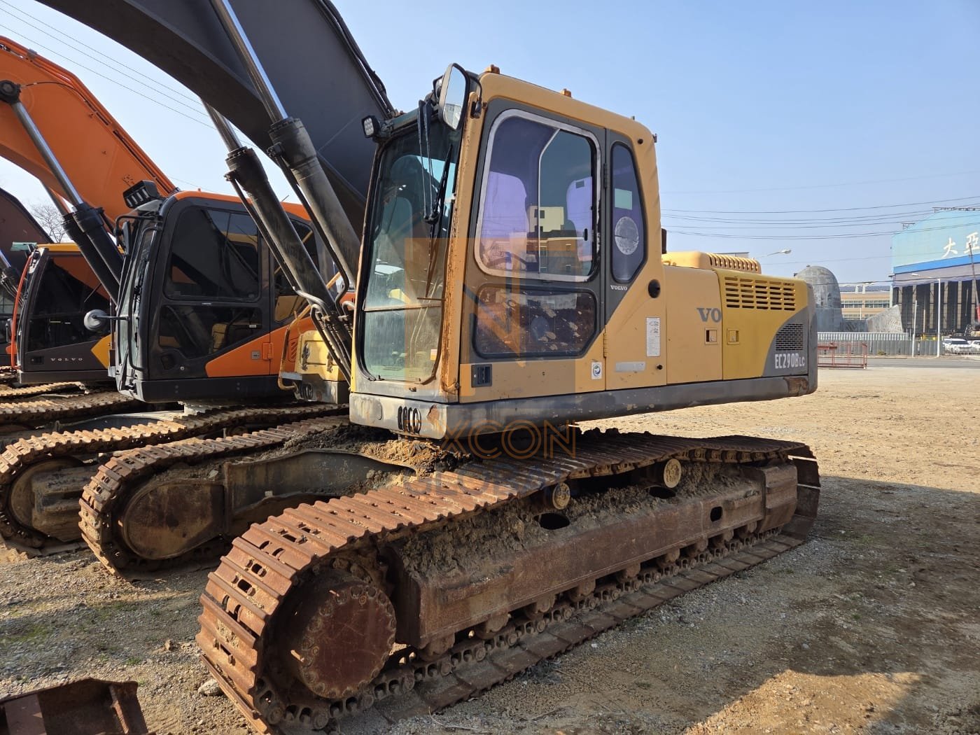 2011 VOLVO 290B PRIME