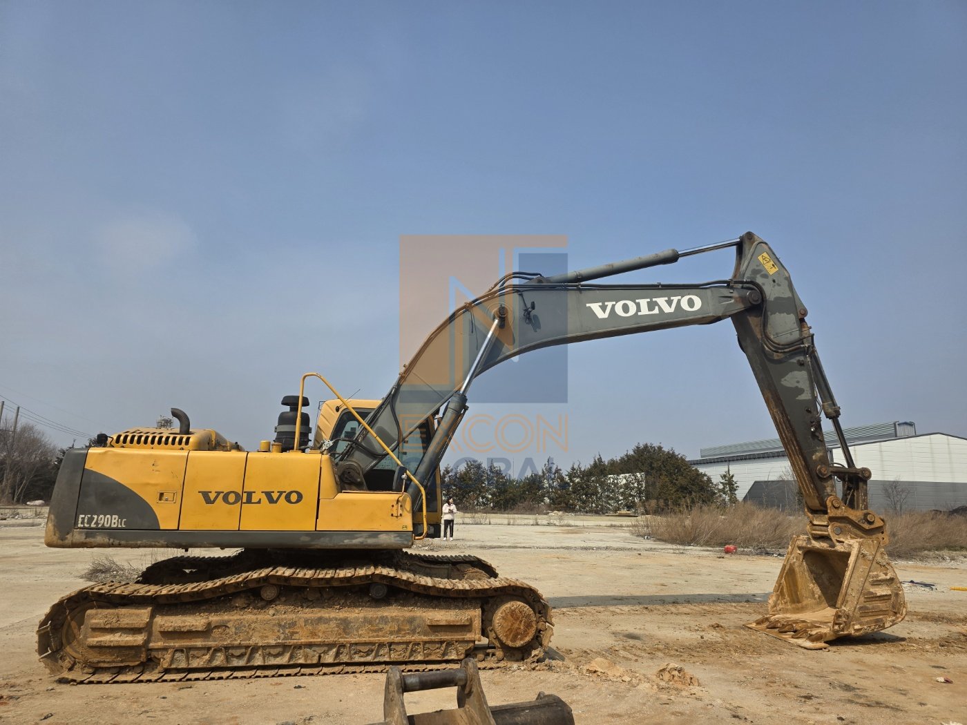 2009 VOLVO 290B PRIME