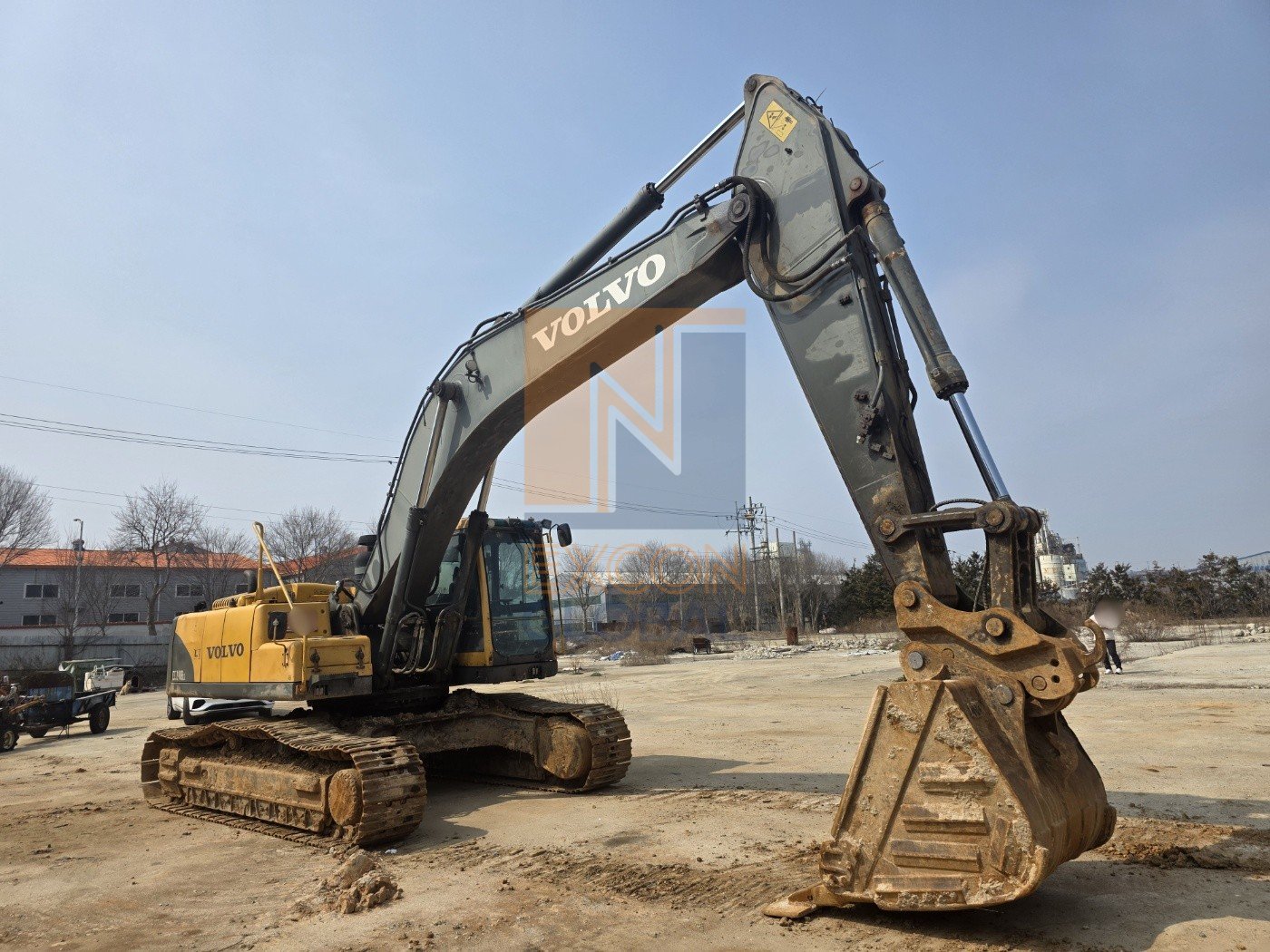 2009 VOLVO 290B PRIME