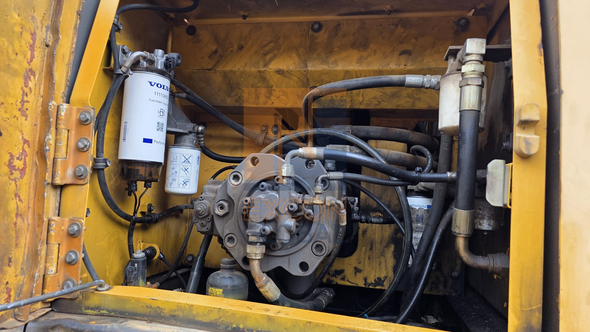 2010 VOLVO 290B PRIME