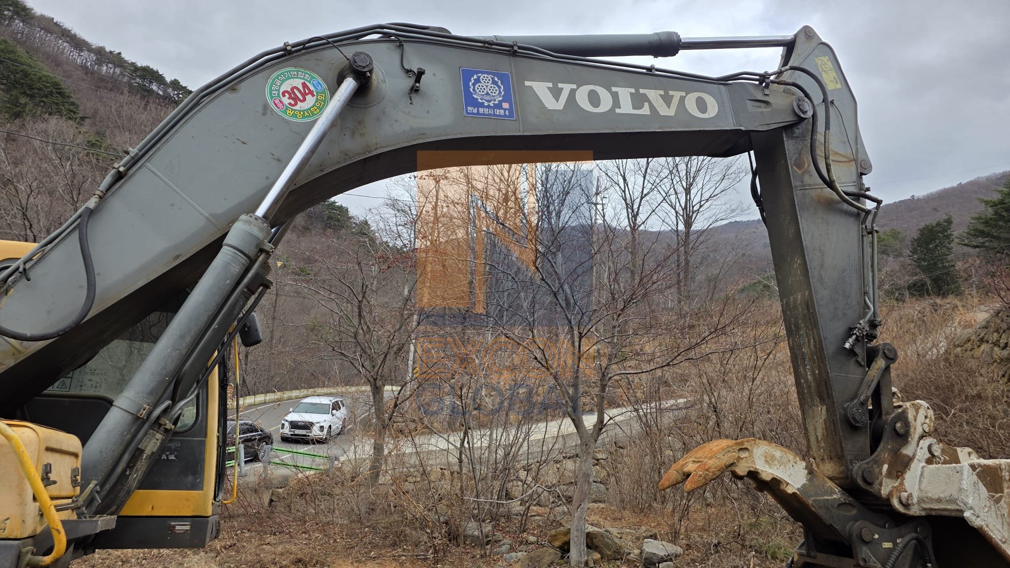 2010 VOLVO 290B PRIME