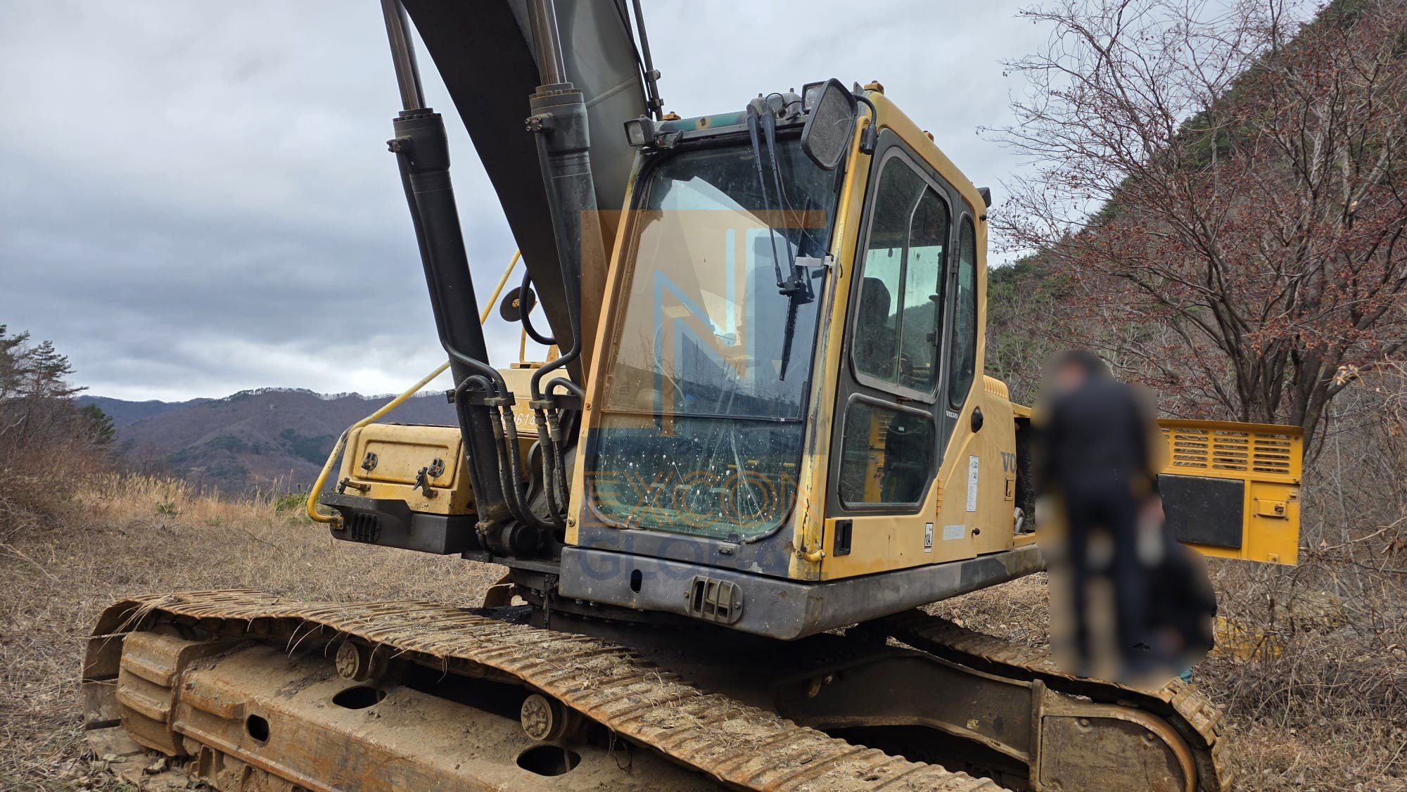 2010 VOLVO 290B PRIME