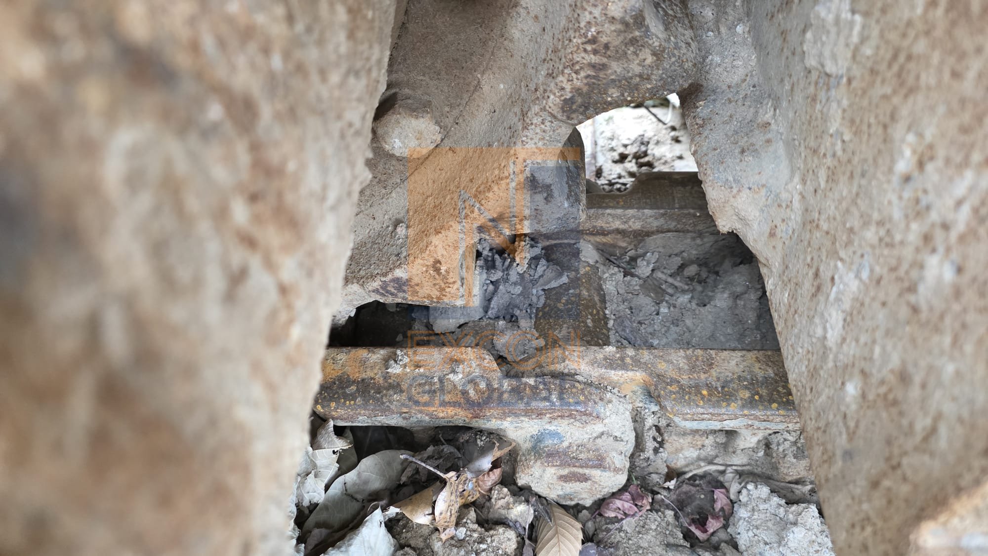 2010 VOLVO 290B PRIME