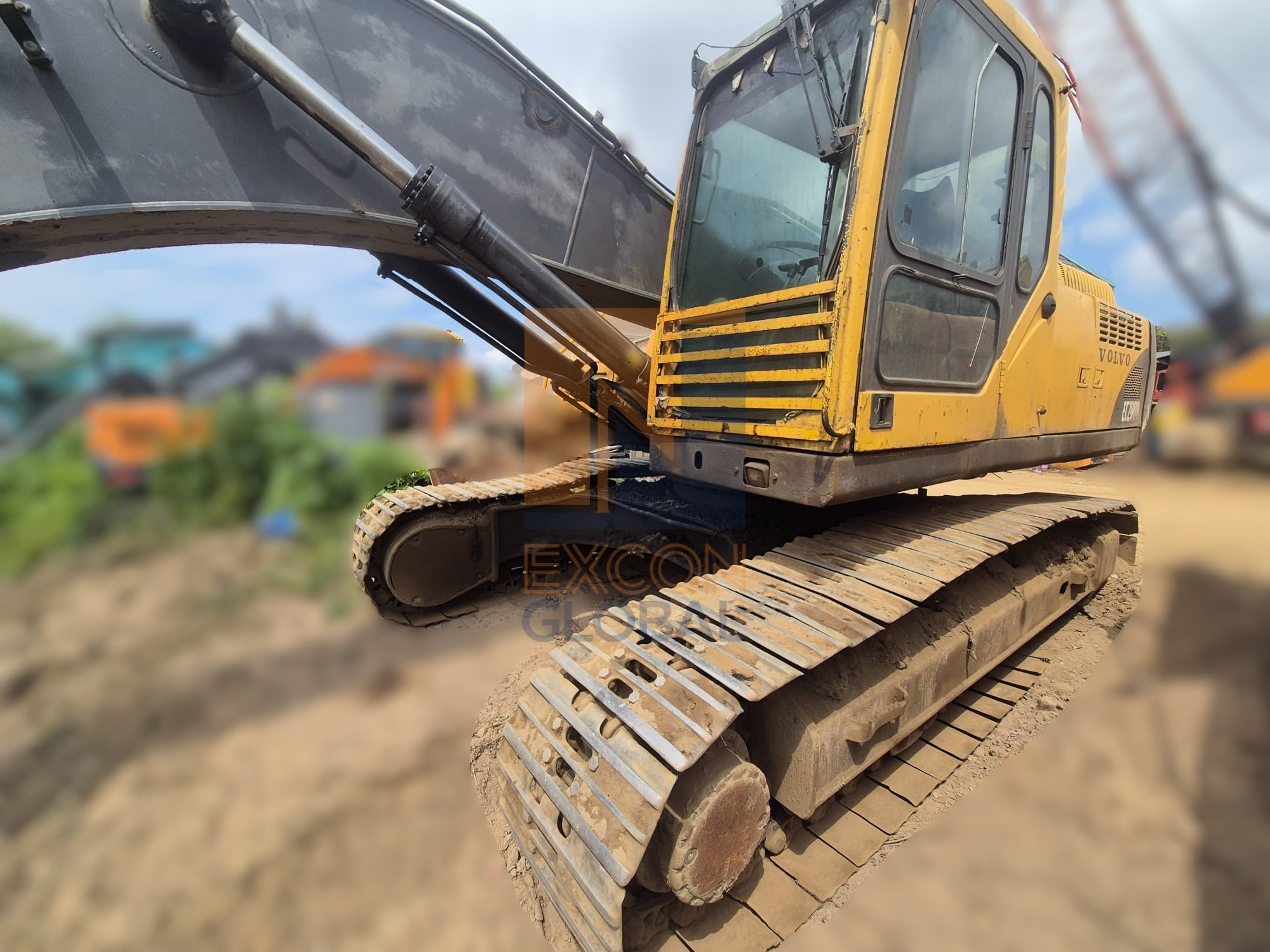 2004 VOLVO 290B