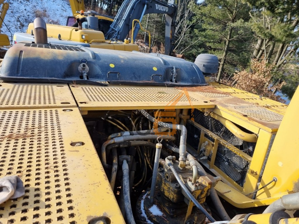 2005 CATERPILLAR 330C