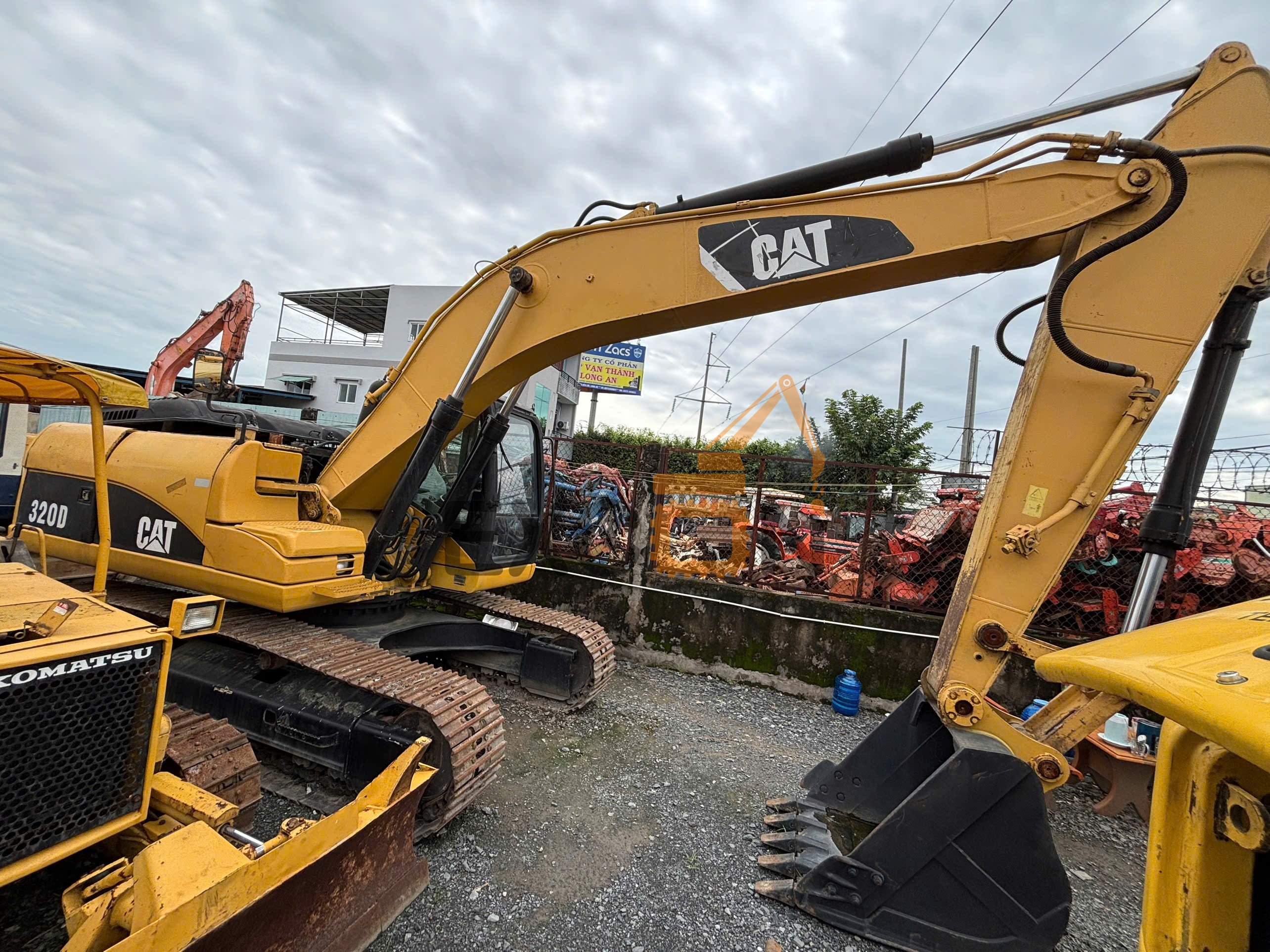 CATERPILLAR 320D